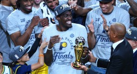 火箭队加速引援 杜兰特续约锁定未来 新赛季篮球策略风云